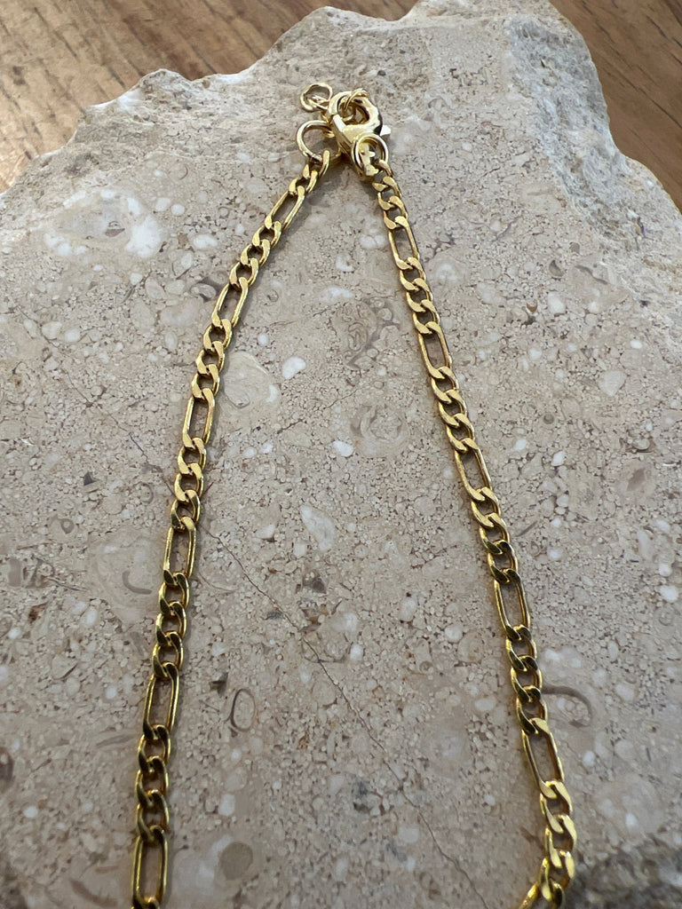 Filaki Thin Figaro Link Chain Bracelet in Gold - Unincorporated