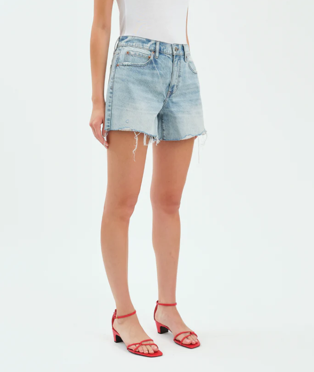 Daze_Crossroads_Mid_Rise_Loose_Denim_Short_in_Reverie_Vintage2