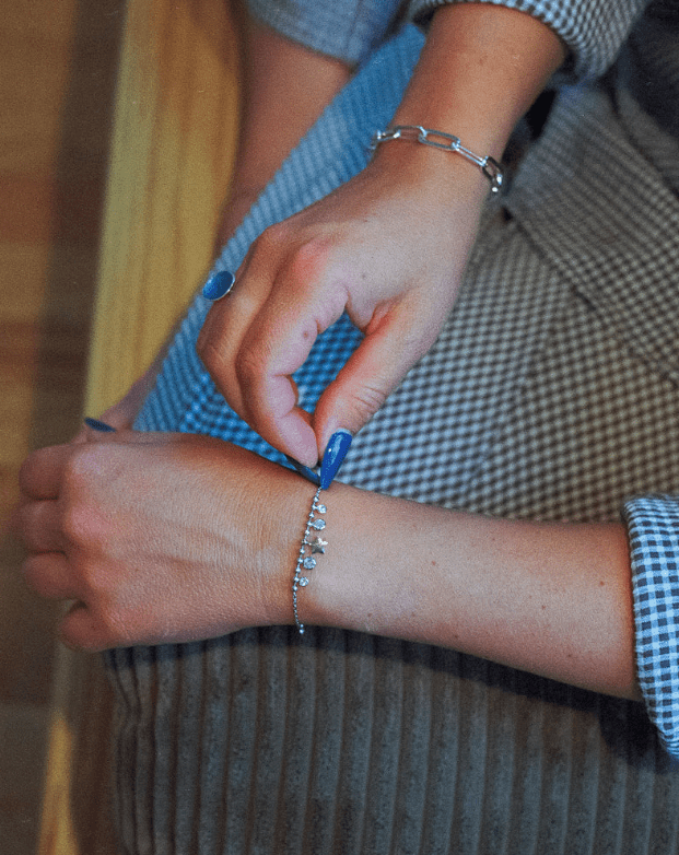 Filaki Asteri Shaker Bracelet in Silver - Unincorporated
