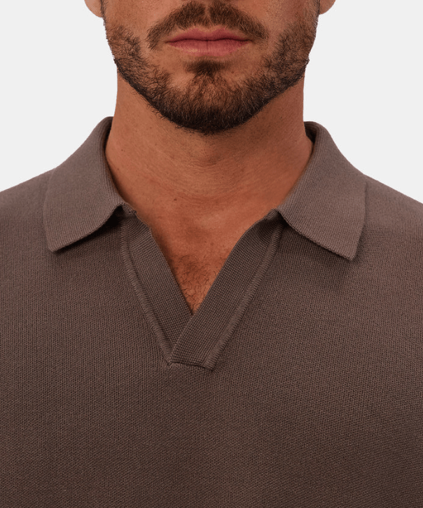 Industrie The Wynslow Polo Knit in Chestnut - Unincorporated