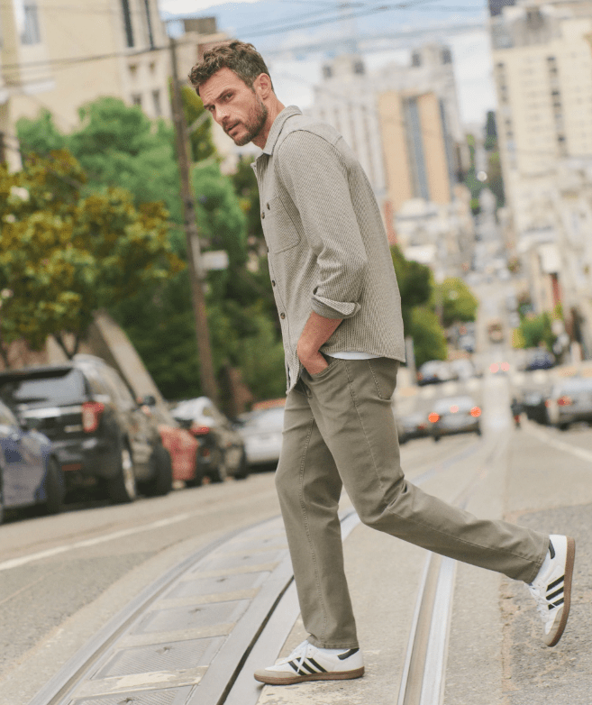 Marine Layer 5 Pocket Flex Terry Pant Slim Straight in Olive - Unincorporated