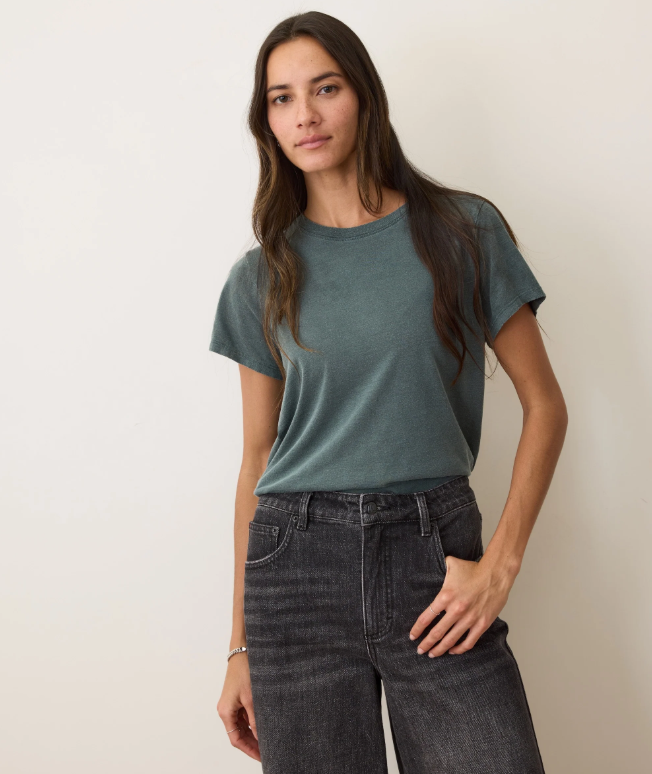 Marine-Layer-Swing-Crew-Tee-in-Green-Gables2