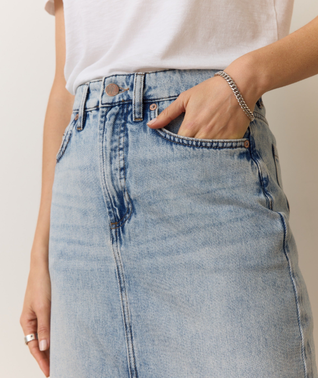 Marine Layer_Fawn_Denim_Midi_Skirt_in_Medium_Wash4