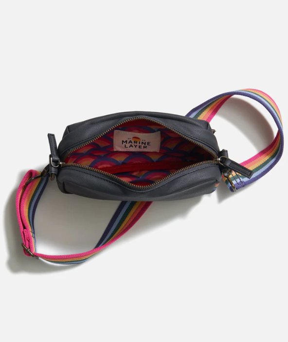 Marine_Layer_Wave_Fanny_Pack_in_Black5