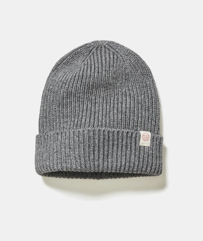 Marine Layer_Brushed_Beanie_in_Heather_Grey2